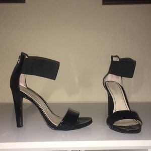 Nine West Black Patent ankle strap heel/Sandal